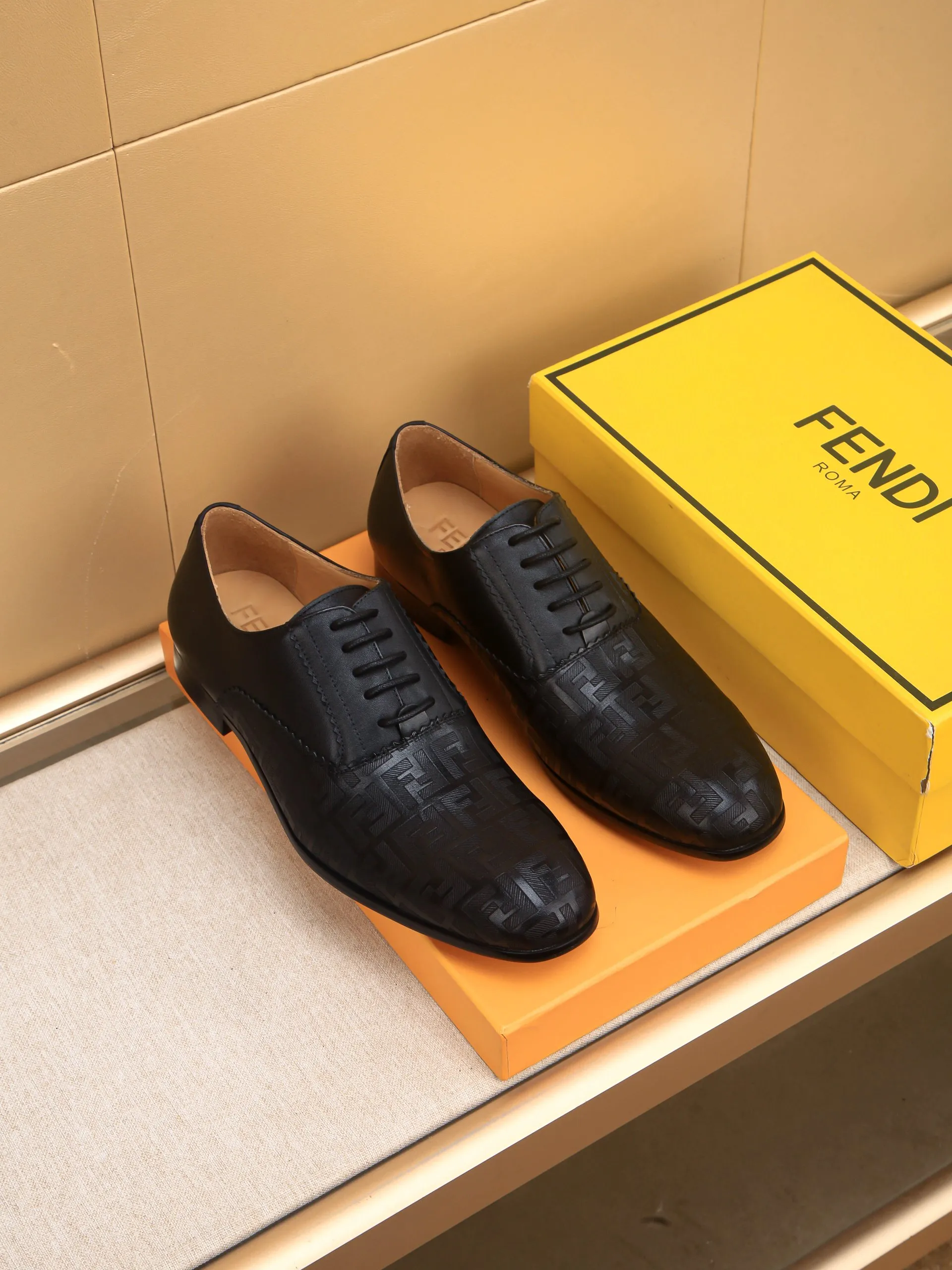 Men's shoes💰460 🕷🕷【FENDI】The latest men's formal leather shoes🇨🇳Classic series not to be missed💯The first layer is made of imported first-layer cowhide☘Original quality, the leather is smooth and delicate🎋Awesome version, perfect streamlined outline🍇🐮Leather lining, code number 39-44...(customized at 38.45.46.47)